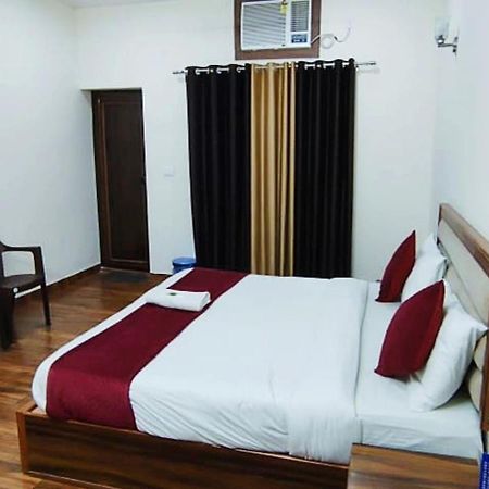 Luxury Rooms In Safdarjung Enclave Near Aiims & Safdarjung Hospital New Delhi Luaran gambar
