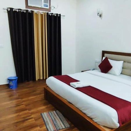 Luxury Rooms In Safdarjung Enclave Near Aiims & Safdarjung Hospital New Delhi Luaran gambar
