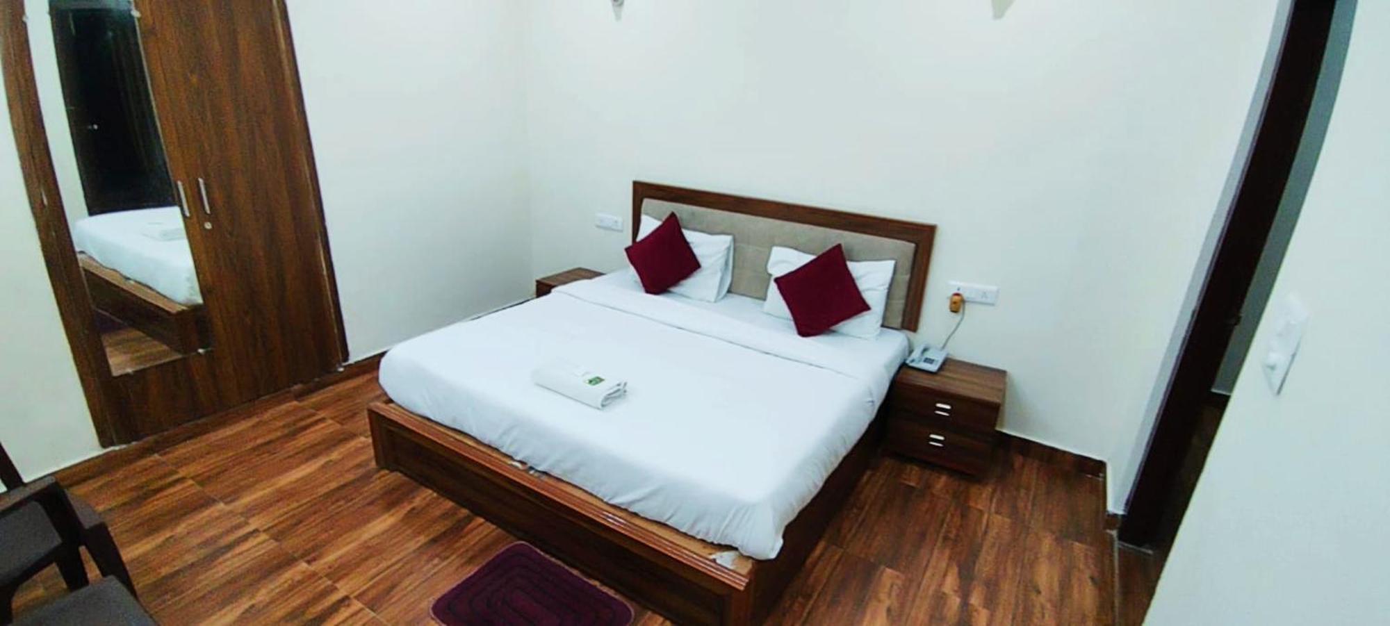Luxury Rooms In Safdarjung Enclave Near Aiims & Safdarjung Hospital New Delhi Luaran gambar