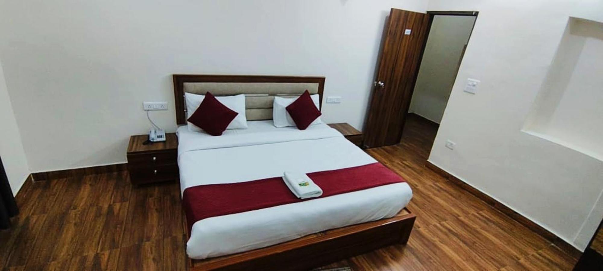 Luxury Rooms In Safdarjung Enclave Near Aiims & Safdarjung Hospital New Delhi Luaran gambar
