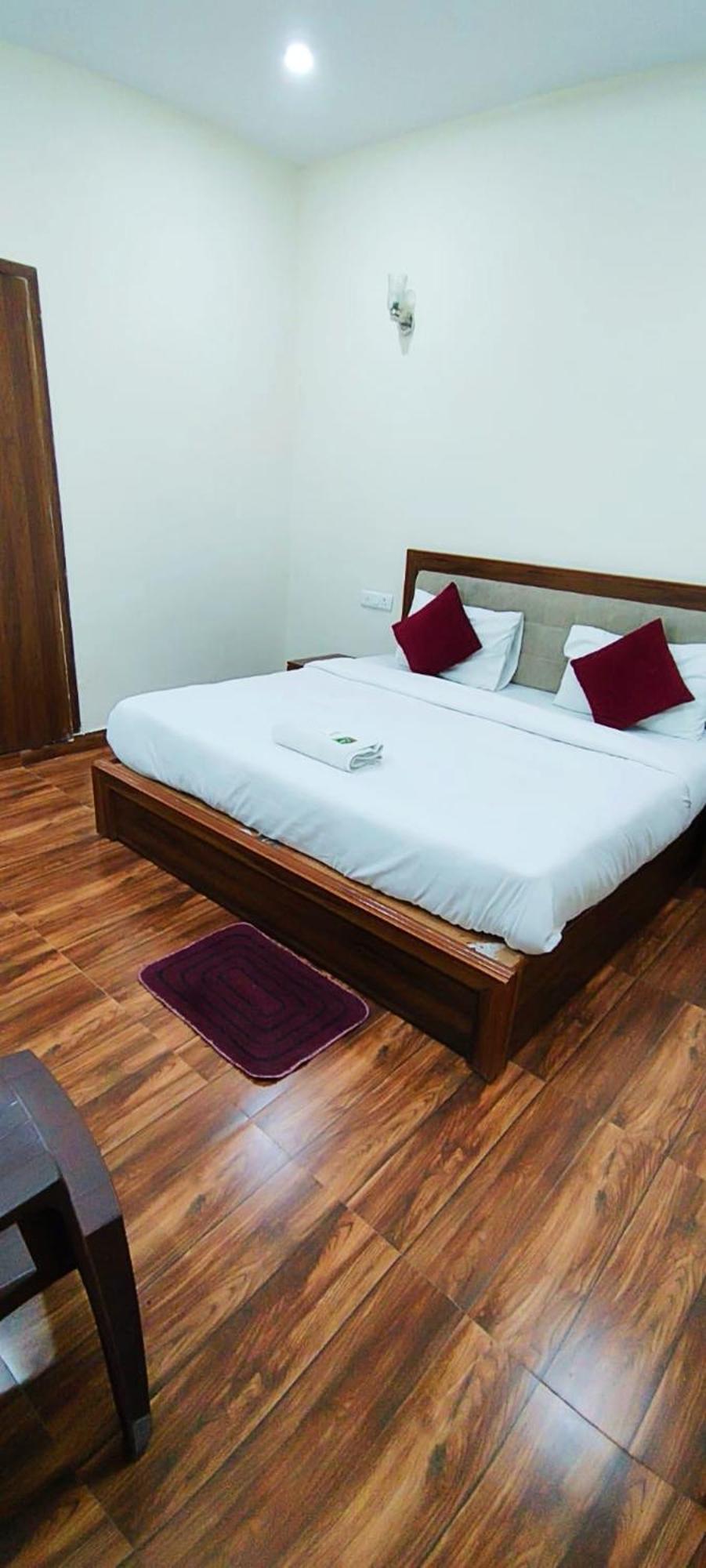 Luxury Rooms In Safdarjung Enclave Near Aiims & Safdarjung Hospital New Delhi Luaran gambar