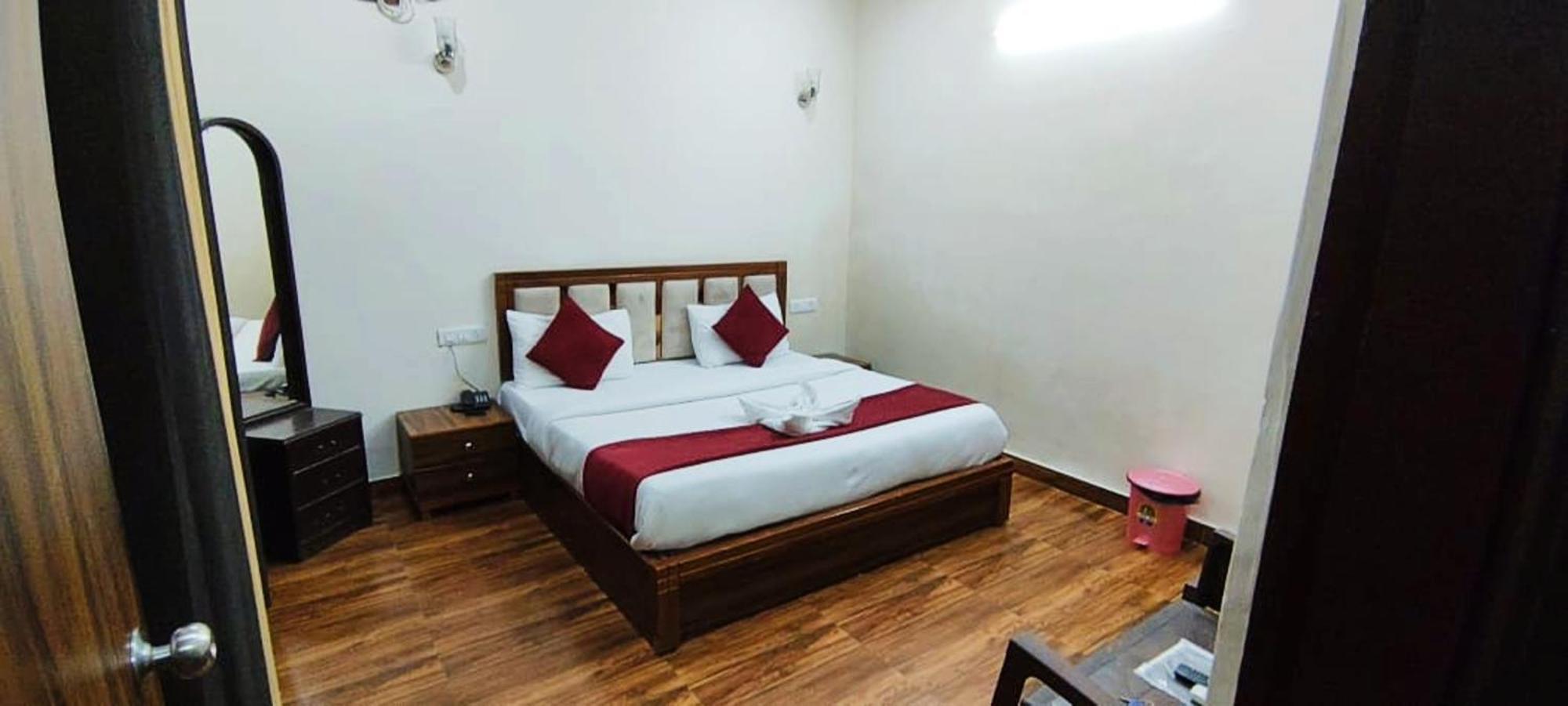 Luxury Rooms In Safdarjung Enclave Near Aiims & Safdarjung Hospital New Delhi Luaran gambar
