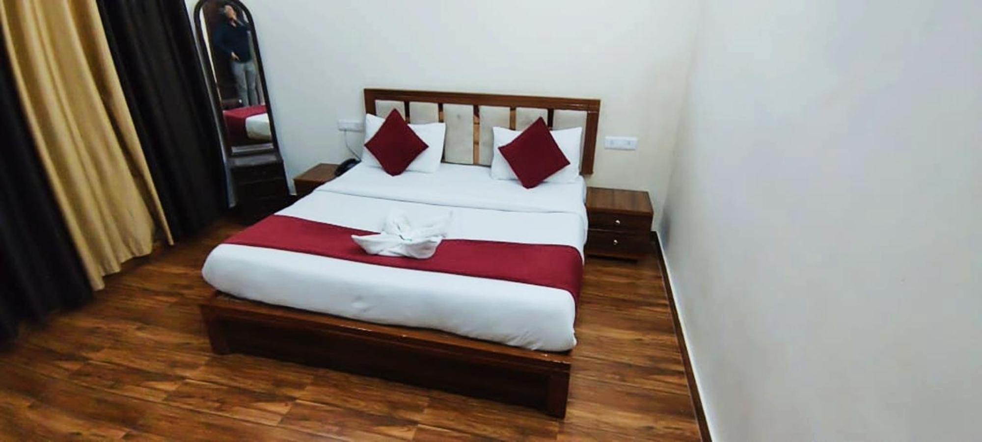 Luxury Rooms In Safdarjung Enclave Near Aiims & Safdarjung Hospital New Delhi Luaran gambar