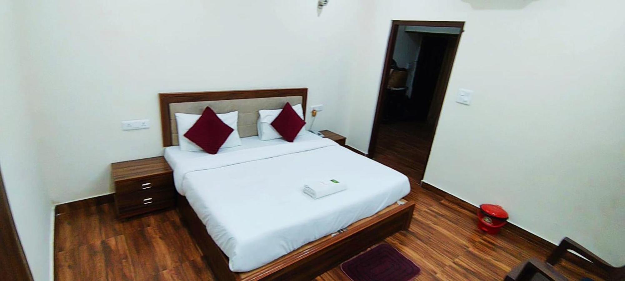 Luxury Rooms In Safdarjung Enclave Near Aiims & Safdarjung Hospital New Delhi Luaran gambar