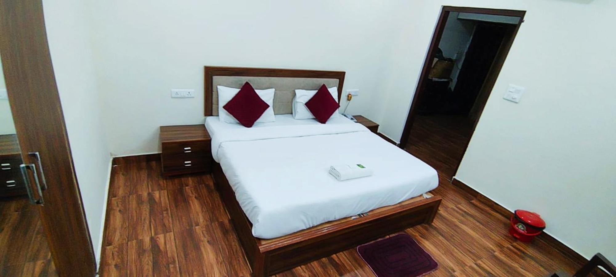 Luxury Rooms In Safdarjung Enclave Near Aiims & Safdarjung Hospital New Delhi Luaran gambar