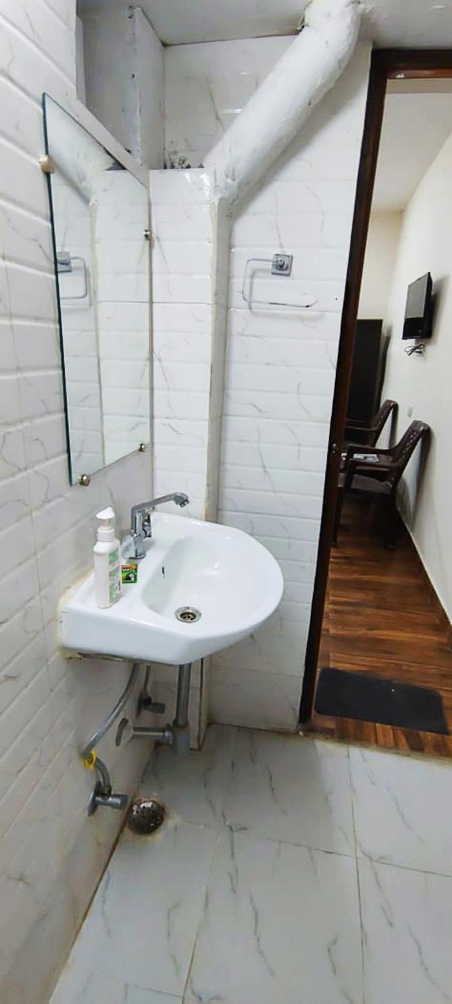 Luxury Rooms In Safdarjung Enclave Near Aiims & Safdarjung Hospital New Delhi Luaran gambar